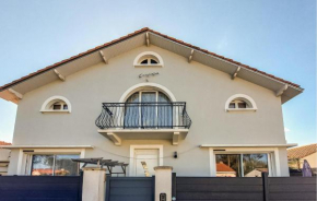 2 Bedroom Lovely Home In Saint-Michel-Chef-Chef